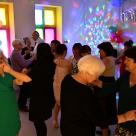 powiększ zdjęcie: Karnawał w Centrum Integracji Społecznej. Ach, co to był za bal