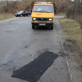 ZDM wybrał firmę, która uzupełni zimowe ubytki w jezdniach
