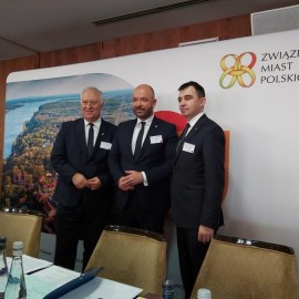 powiększ zdjęcie: Związek Miast Polskich broni interesów samorządowych