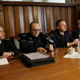 powiększ zdjęcie: W Legnicy zebrał się sztab kryzysowy