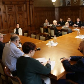 powiększ zdjęcie: W Legnicy zebrał się sztab kryzysowy