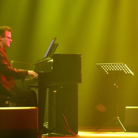 powiększ zdjęcie: Wspaniały koncert dla legniczanek, wielka wymianka i pokaz mody