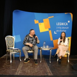 powiększ zdjęcie: Wspaniały koncert dla legniczanek, wielka wymianka i pokaz mody