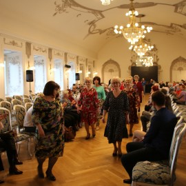 powiększ zdjęcie: Wspaniały koncert dla legniczanek, wielka wymianka i pokaz mody