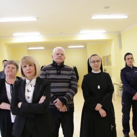 powiększ zdjęcie: Nagrody za najpiękniejszą iluminację świąteczną trafiły już do potrzebujących