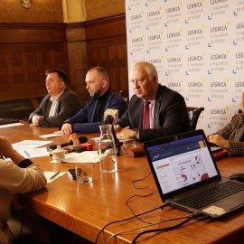 powiększ zdjęcie: Rząd zawiesił w całym kraju funkcjonowanie szkół, przedszkoli, żłobków