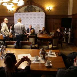 powiększ zdjęcie: Rząd zawiesił w całym kraju funkcjonowanie szkół, przedszkoli, żłobków