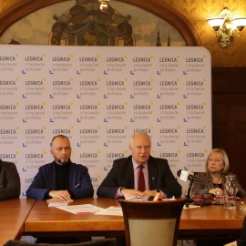 powiększ zdjęcie: Rząd zawiesił w całym kraju funkcjonowanie szkół, przedszkoli, żłobków