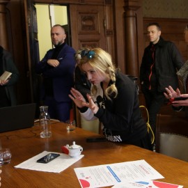 powiększ zdjęcie: Rząd zawiesił w całym kraju funkcjonowanie szkół, przedszkoli, żłobków