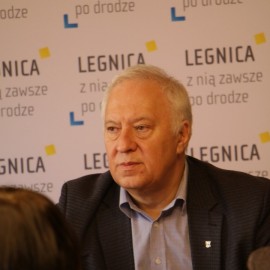 Prezydent Tadeusz Krzakowski zarządza już miastem z Ratusza
