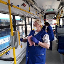 powiększ zdjęcie: Dezynfekcja przystanków i autobusów