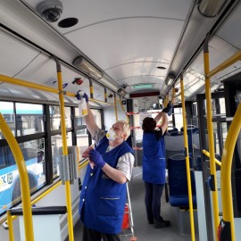 powiększ zdjęcie: Dezynfekcja przystanków i autobusów