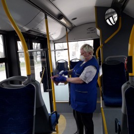 powiększ zdjęcie: Dezynfekcja przystanków i autobusów