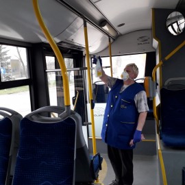 powiększ zdjęcie: Dezynfekcja przystanków i autobusów