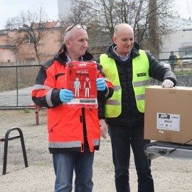 powiększ zdjęcie: 20 tys. fartuchów ochronnych dla szpitala i 350 kombinezonów dla ratowników od miasta