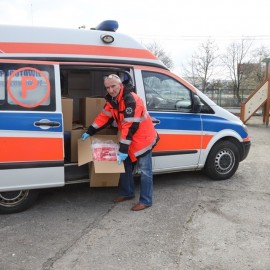 powiększ zdjęcie: 20 tys. fartuchów ochronnych dla szpitala i 350 kombinezonów dla ratowników od miasta