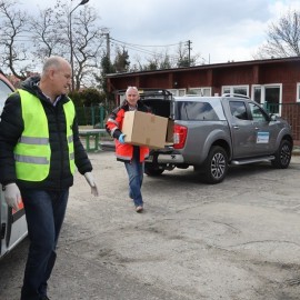 powiększ zdjęcie: 20 tys. fartuchów ochronnych dla szpitala i 350 kombinezonów dla ratowników od miasta
