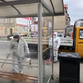 Dezynfekcja przystanków, wind, poręczy w przejściach i autobusów