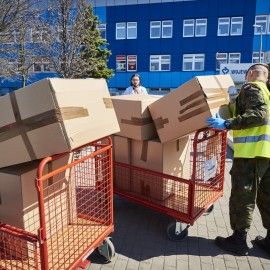 Sprzęt ochronny dla legnickiego szpitala i pogotowia od miasta