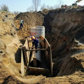 powiększ zdjęcie: Budowa ulicy Gumińskiego. Podpinanie kanalizacji do kolektora