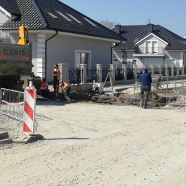 powiększ zdjęcie: Budowa ulicy Gumińskiego. Podpinanie kanalizacji do kolektora