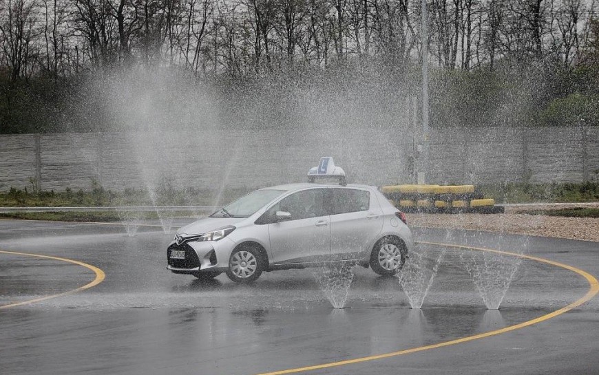 Egzaminy na prawo jazdy, kursy i szkolenia są zawieszone
