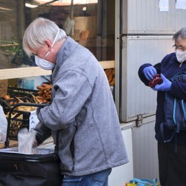 Od czwartku zasłaniamy twarz. Zobacz też jak zrobić maseczkę