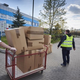 Kolejna partia fartuchów ochronnych dla szpitala i ośrodków pomocy