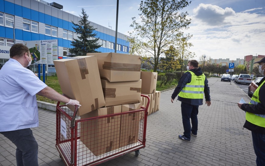 Kolejna partia fartuchów ochronnych dla szpitala i ośrodków pomocy
