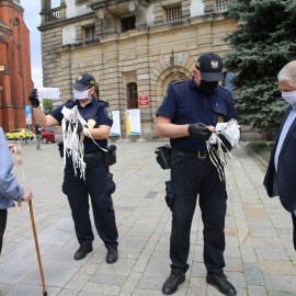 powiększ zdjęcie: Maseczki dla seniora miały wzięcie