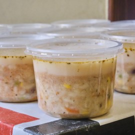 powiększ zdjęcie: Wolontariusze pomogli ponad pół tysiącu seniorów