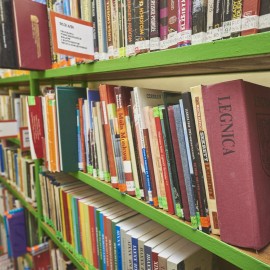 powiększ zdjęcie: Książki wypożyczymy już od poniedziałku. Miłej lektury