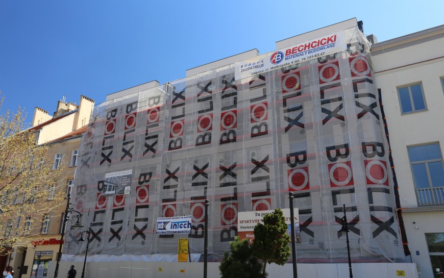 Rośnie nowa, piękna kamienica na dawnym Manhattanie