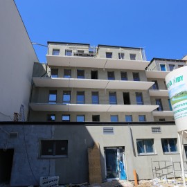 powiększ zdjęcie: Rośnie nowa, piękna kamienica na dawnym Manhattanie