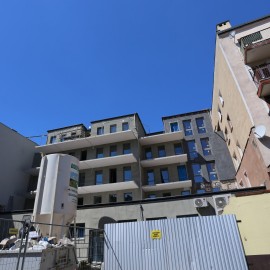 powiększ zdjęcie: Rośnie nowa, piękna kamienica na dawnym Manhattanie