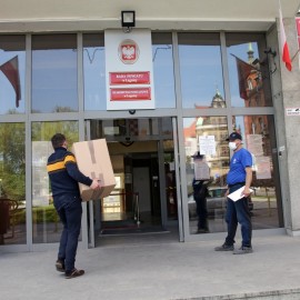 powiększ zdjęcie: Nasze miasto pomaga Ośrodkowi Pielęgnacyjnemu w Chojnowie