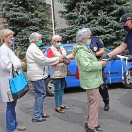 Maseczki dla seniora wciąż mają wzięcie