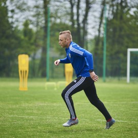 powiększ zdjęcie: Piłkarze Miedzi Legnica trenują już całą drużyną. Forma rośnie