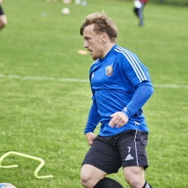 powiększ zdjęcie: Piłkarze Miedzi Legnica trenują już całą drużyną. Forma rośnie