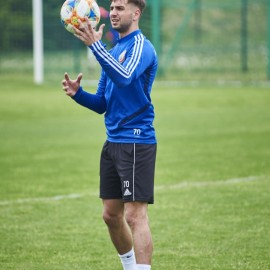 powiększ zdjęcie: Piłkarze Miedzi Legnica trenują już całą drużyną. Forma rośnie