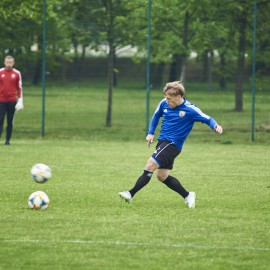 powiększ zdjęcie: Piłkarze Miedzi Legnica trenują już całą drużyną. Forma rośnie