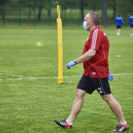 powiększ zdjęcie: Piłkarze Miedzi Legnica trenują już całą drużyną. Forma rośnie