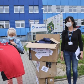 powiększ zdjęcie: Pamiętamy i pomagamy naszemu szpitalowi