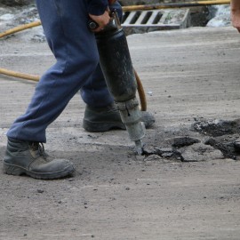 Trwa wymiana nawierzchni na Karkonoskiej i Bieszczadzkiej