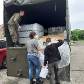 powiększ zdjęcie: Dar od wojewody dla mieszkańców Legnicy