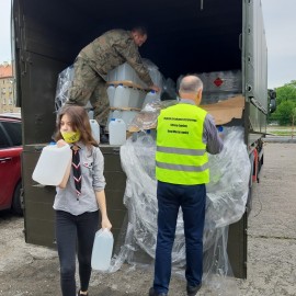 powiększ zdjęcie: Dar od wojewody dla mieszkańców Legnicy