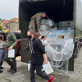 powiększ zdjęcie: Dar od wojewody dla mieszkańców Legnicy