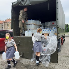 powiększ zdjęcie: Dar od wojewody dla mieszkańców Legnicy