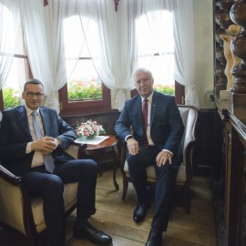 powiększ zdjęcie: Legnica: premier Morawiecki spotkał się z prezydentem Krzakowskim