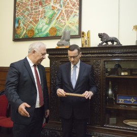 powiększ zdjęcie: Legnica: premier Morawiecki spotkał się z prezydentem Krzakowskim
